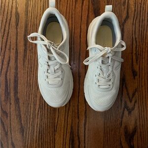 Vionic Walking Sneakers in Cream